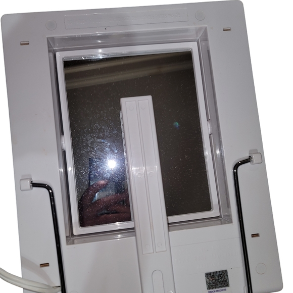 Jerdon Tri-Fold Two-Sided Lighted Makeup Mirror with 5X Magnification with Case - Picture 9 of 9